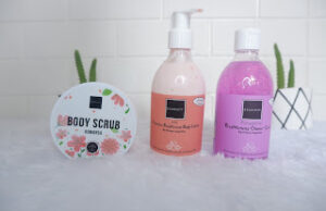 Cuidar la piel del cuerpo con una serie de productos Scarlett Merawat Kulit Tubuh Dengan Rangkaian Produk Scarlett