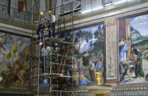 Creación, juicio final, estufas: la capilla Sixtine de los trabajadores listos para el cónclave Creation, Last Judgment, stoves: Workers ready Sistine Chapel for conclave
