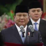 Presiden RI Prabowo Subianto  dan Seskab Mayor Teddy Indra Wijaya (kanan).