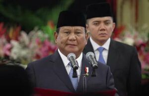 Sobre la bebida de Prabowo-Macron en la cena de gala, Seskab Teddy: No vino, esa es Sari Apple Presiden RI Prabowo Subianto dan Seskab Mayor Teddy Indra Wijaya (kanan).