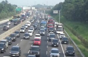 Se suspendieron 1 más estudiantes de Trisakti relacionados con el caos en el Ayuntamiento Kepadatan arus lalu lintas di Tol Cikampek