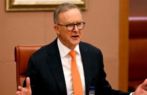 La reducción de la deuda estudiantil será la primera prioridad del gobierno dice que el primer ministro australiano Albanese prioritizes student debt relief after re-election amid cabinet diversity debate