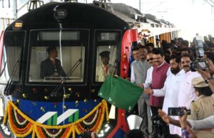 Devendra Fadnavis lanza la prueba de prueba en el corredor Mumbai Metro Line 9 de Kashigaon a Dahisar East Maharashtra CM Devendra Fadnavis flags off trial run of Mumbai Metro Line 9 from Kashigaon to Dahisar East