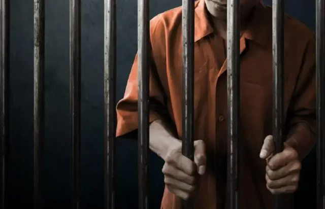 Mumbai: Undertrial prisoners assault police team outside Thane court after hearing