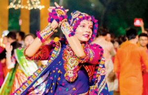 NAVRATRI 2024 Tendencias de moda: así es como puedes nivelar tu juego de atuendos desi para garba Navratri 2024 Fashion Trends: Here's how you can wear traditional attire with modern twist