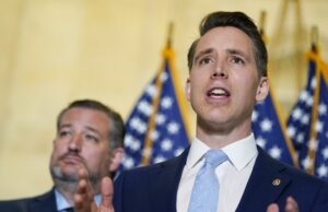 El GOP de la casa propone chaquetando a millones de personas en Medicaid Sen. Josh Hawley, R-Mo., right, talks about legislation to end Major League Baseball's special immunity from antitrust laws, during a news conference on Capitol Hill in Washington, Tuesday, April 13, 2021. Sen. Ted Cruz, R-Texas is at left. (AP Photo/Susan Walsh)