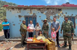 Tensiones de la India-Pakistán: el secretario principal de J-K dice: «El alivio en curso en las áreas afectadas por los bombardeos de LOC, más bunkers que se construirán» India-Pakistan tensions: Relief underway in LoC shelling-hit areas, more bunkers to be built, says J-K Chief Secretary