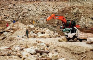 Indonesia: 10 muertos, 6 desaparecidos como cuevas de cantera de piedra en Indonesia: 10 killed, 6 missing as stone quarry caves in