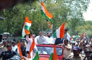 Maharashtra Diputado CM Eknath Shinde elogia a las fuerzas armadas, PM Modi durante Tiranga Yatra en Thane; Mira el video aquí Maharashtra Deputy CM Eknath Shinde participates in 'Tiranga Yatra' in Thane; see video here