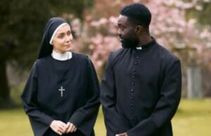 Paapa Essiedu se une a la serie dramática ‘Falling’ como actor principal frente a Keeley Hawes Paapa Essiedu joins drama series 'Falling' as lead actor opposite Keeley Hawes