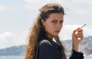 Revisión de la película de Parthenope: Lea el veredicto de Celeste Dalla Porta Starrer Parthenope movie review: Celeste Dalla Porta starrer is an opulent spectacle about womanhood