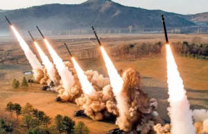 Corea del Sur dice que North disparó misiles en sus aguas orientales South Korea says North fired missiles at its eastern waters