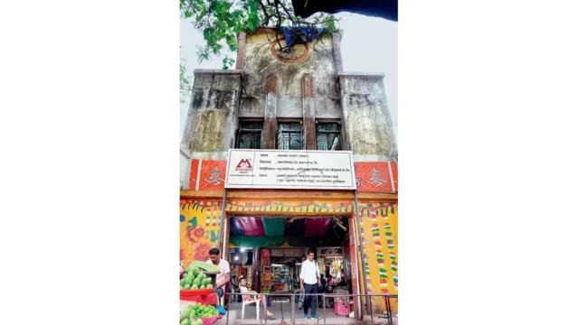 SoBo ke bahar bhi Art Deco hai...