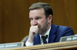 Observe a un senador demócrata Slam La ‘Tour de corrupción pública’ de Trump Watch a Democratic senator slam Trump’s ‘public corruption tour’