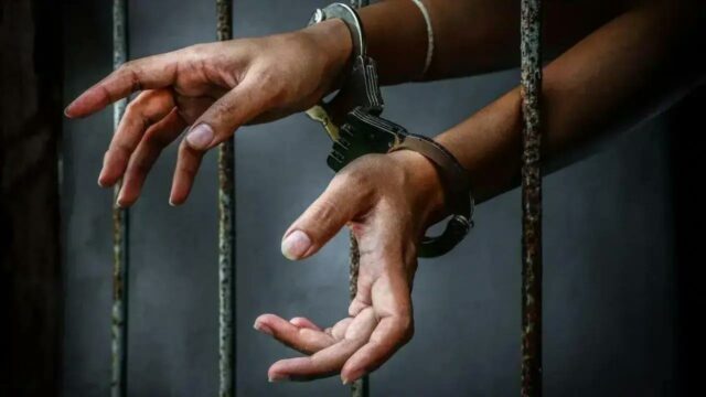 Thane woman with disability threatened over government stall, three booked