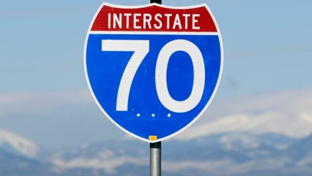 All but 1 lane reopen after semitruck crash on westbound I-70 in Aurora