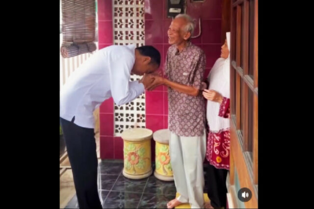 Jokowi Kunjungi Rumah Kasmudjo Dosen Pembimbing di UGM, Terkait Kasus Ijazah?