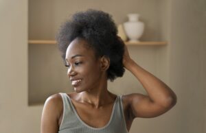 5 consejos sobre cómo cortar el tiempo de peinado natural por la mitad 5 Tips On How To Cut Natural Hair Styling Time In Half