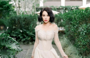 5 hermosos retratos de DJOSHUA, una mujer sospechosa del nuevo novio de Ari Lasso 5 Potret Cantik Dearly Djoshua, Wanita yang Diduga Pacar Baru Ari Lasso