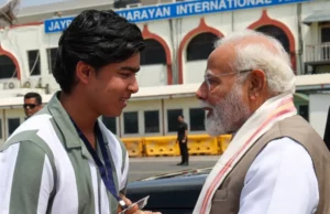 Young Sensation Vaibhav Suryaavanshi se reúne con PM Modi en el aeropuerto de Patna Young sensation Vaibhav Suryavanshi meets PM Modi at Patna airport