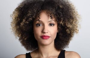 La ciencia de la porosidad del cabello y cómo determinar tu tipo de cabello The Science of Hair Porosity and How to Determine Your Hair Type