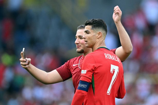 Un fan se logra una selfie con Ronaldo