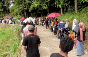Tradición única de distribución de carne de sacrificio «manampuang» sin cupones durante Eid al -adha en Agam Tradición única de distribución de carne de sacrificio "manampuang" sin cupones durante Eid al -adha en Agam