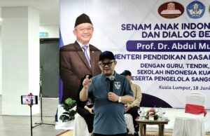 Ministro de Educación compartiendo tres consejos sobre el éxito de los estudiantes Ministro de Educación compartiendo tres consejos sobre el éxito de los estudiantes