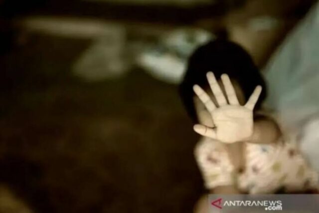 Un empleado de minimercado fue arrestado después de presuntamente acosar a los niños en Tangerang

