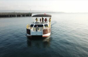 Los barcos eléctricos en Marina Boom Beach se convierten en un nuevo destino turístico en Banyuwangi Los barcos eléctricos en Marina Boom Beach se convierten en un nuevo destino turístico en Banyuwangi