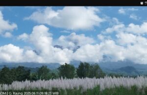 Mount Raung devolvió una erupción con una altura de 750 metros el miércoles por la mañana Mount Raung devolvió una erupción con una altura de 750 metros el miércoles por la mañana