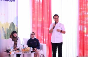 Ministro de Salud Budi Gunadi Sadikin Apreciación de la aldea de Klapanunggal Bogor Manijas proactivas TB Pacientes Ministro de Salud Budi Gunadi Sadikin Apreciación de la aldea de Klapanunggal Bogor Manijas proactivas TB Pacientes