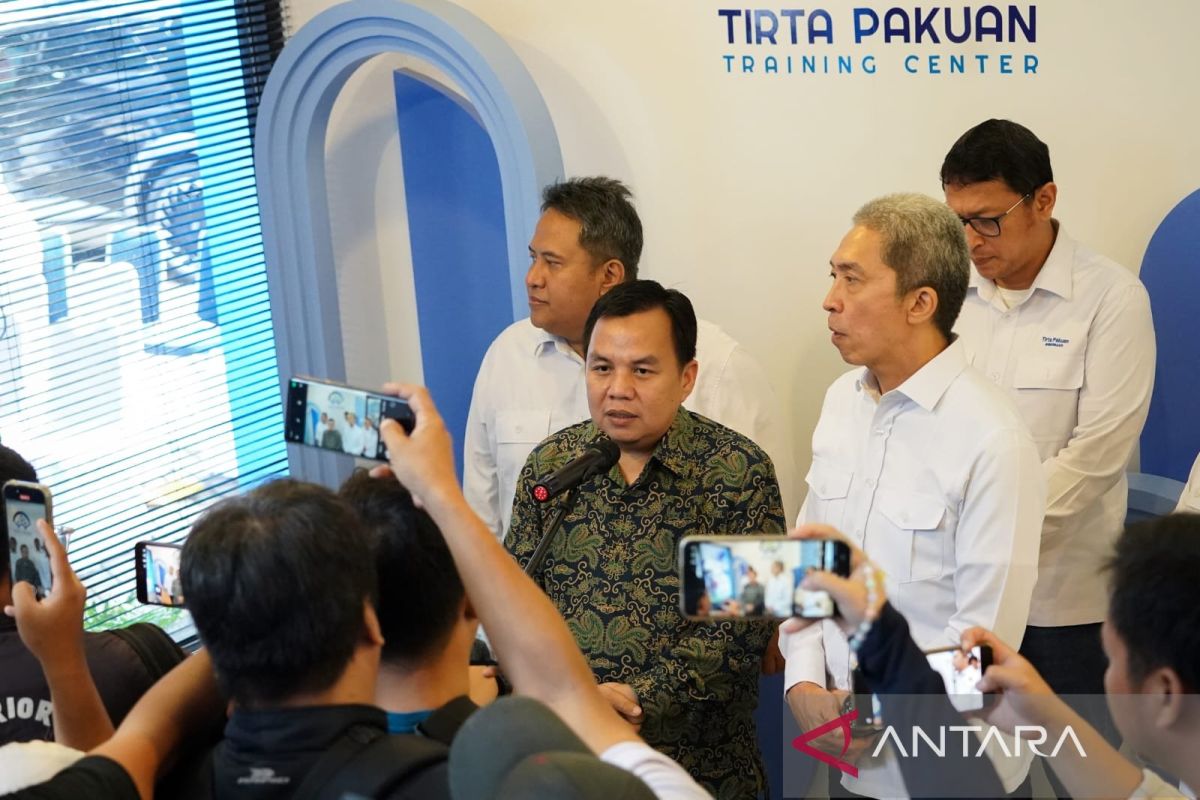 El presidente de la DPRD de Bogor City apoya la mejora de los recursos humanos para Perumda Tirta Pakuan

