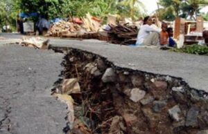 Todavía se producen movimientos de tierra en Purwakarta. Hay 72 casas afectadas, 48 gravemente dañados Todavía se producen movimientos de tierra en Purwakarta. Hay 72 casas afectadas, 48 gravemente dañados