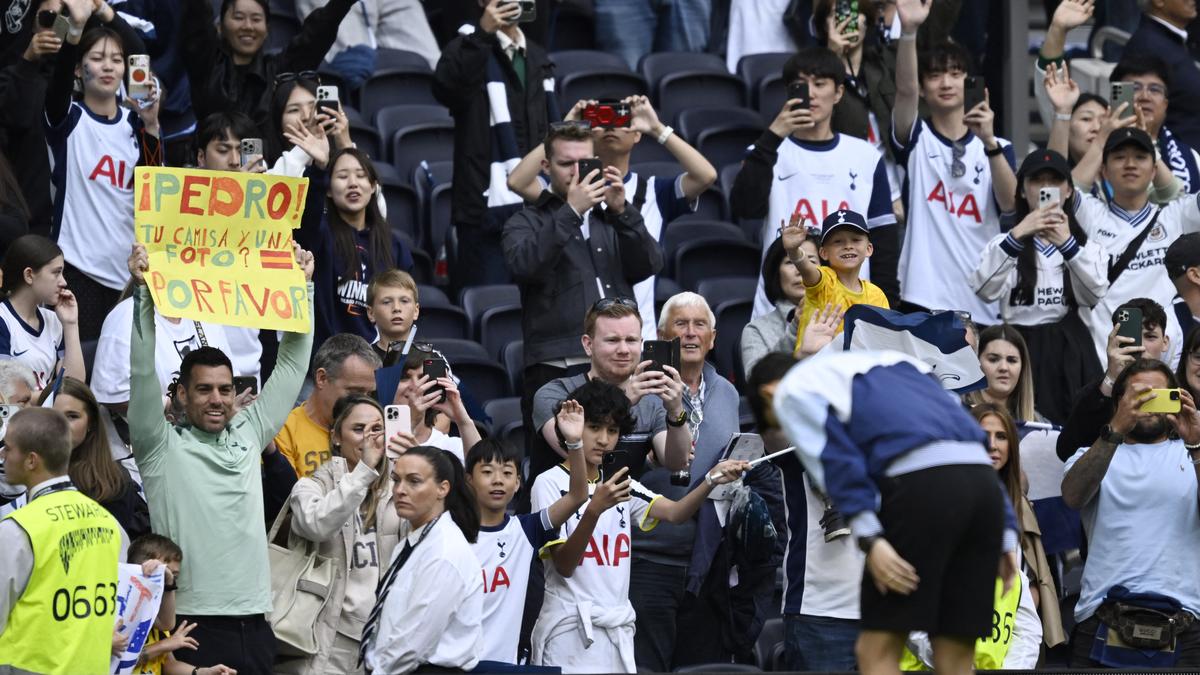 Tottenham multado por no frenar los cantos homofóbicos durante el juego de la Premier League de Man United

