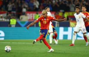 Lamine Yamal se convierte en jugador más joven para anotar en las semifinales de la Liga de las Naciones de la UEFA Lamine Yamal se convierte en jugador más joven para anotar en las semifinales de la Liga de las Naciones de la UEFA
