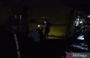 Inundaciones repentinas en el asentamiento remoto de la comunidad indígena remota en North Gorontalo Inundaciones repentinas en el asentamiento remoto de la comunidad indígena remota en North Gorontalo