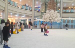 Disfrute de unas vacaciones jugando con patinaje sobre hielo en Margocity con la atmósfera de la ciudad de Nueva York Disfrute de unas vacaciones jugando con patinaje sobre hielo en Margocity con la atmósfera de la ciudad de Nueva York