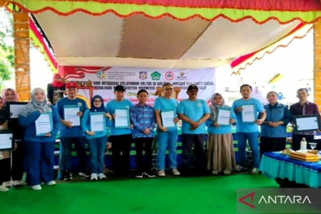 300 médicos en Gorontalo se convirtieron en padres de crianza familiar en riesgo de retraso

