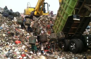 Indonesia y los Emiratos Árabes Unidos comenzaron el proyecto para gestionar los desechos plásticos en el río, Surabaya como la primera ciudad Indonesia y los Emiratos Árabes Unidos comenzaron el proyecto para gestionar los desechos plásticos en el río, Surabaya como la primera ciudad