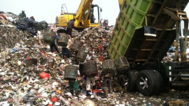 Indonesia y los Emiratos Árabes Unidos comenzaron el proyecto para gestionar los desechos plásticos en el río, Surabaya como la primera ciudad

