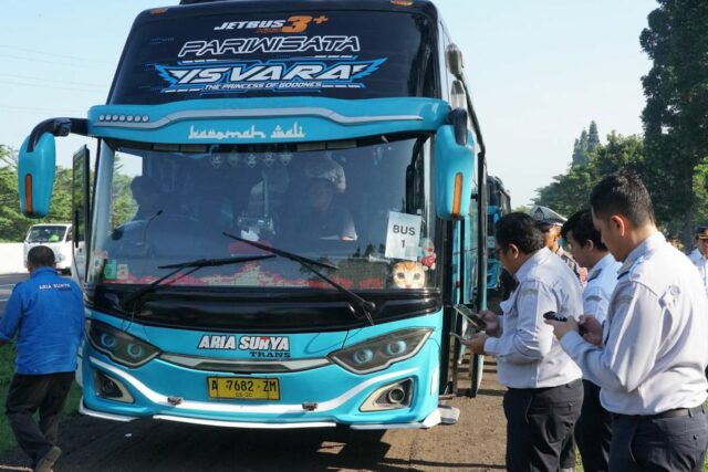 Kemenhub verifica 34 autobuses en el área de descanso de KM 45 Toll Jagorawi durante las vacaciones de Eid al -Adha

