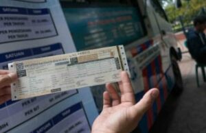 Los autos de placa de Bekasi desesperados por las corrientes en la línea de autobuses Ilustrasi STNK.