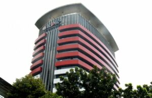 El KPK llamó a dos ex funcionarios de la MPR sobre la supuesta corrupción de las compras. El KPK llamó a dos ex funcionarios de la MPR sobre la supuesta corrupción de las compras.