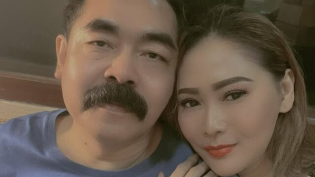 Adam Suseno fue transportado con urgencia al hospital, la sangre Adam Suseno fue transportado con urgencia al hospital, la sangre se mudó