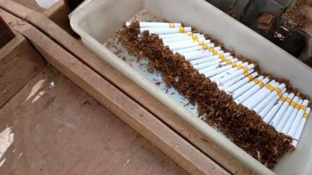 La industria de Kretek está deprimida por las regulaciones gubernamentales a pesar de la donación de cientos de miles de millones de miles de millones para el país.

