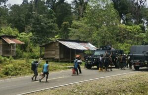 Tni Buru rebeldes Opm tirador Kodim miembros de Kodim 1715 Yahukimo en las montañas Papúa Tni Buru rebeldes Opm tirador Kodim miembros de Kodim 1715 Yahukimo en las montañas Papúa