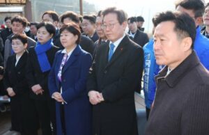 El primer día de Lee Jae-Myung se convirtió en presidente de Corea del Sur, inmediatamente densamente agenda Pemimpin oposisi Korea Selatan (Korsel), Lee Jae-myung, (tengah).