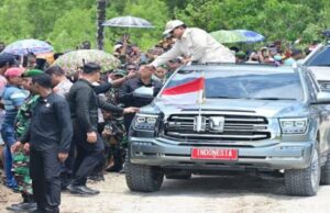 El auto apuesto que una vez fue utilizado por el presidente Prabowo se hizo más sofisticado para caminar solo Presiden Prabowo kunjungan ke Desa Wanam, Kabupaten Merauke, Papua Selatan