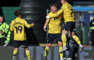 Oxford United extiende el contrato del rival del jugador nacional de Gales paga a Ole Romeny Oxford United extiende el contrato del rival del jugador nacional de Gales paga a Ole Romeny